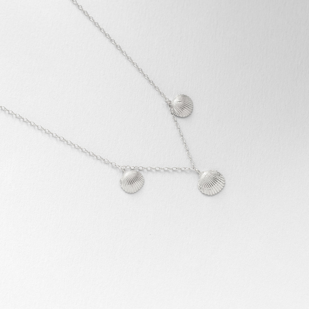 Coquilles jouet charm κολιέ ασημί