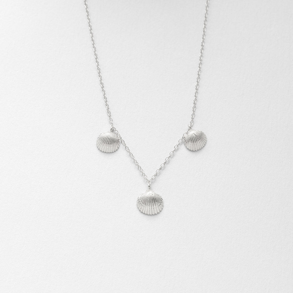 Coquilles jouet charm κολιέ ασημί