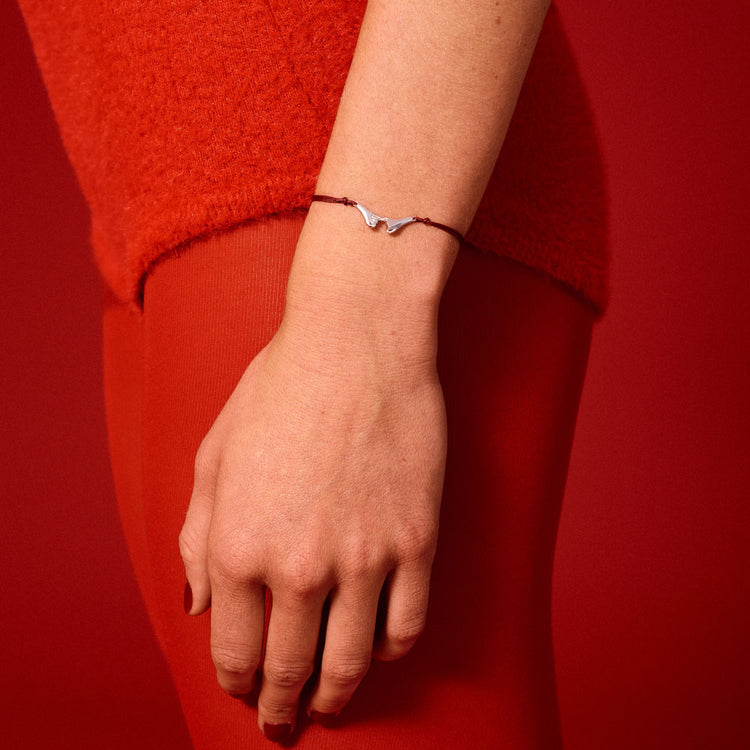 Pinky Promise Lucky Charm 2026 βραχιόλι ασημί με μπορντώ κορδόνι