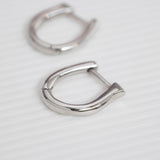 Aura σκουλαρίκια huggies ασημί