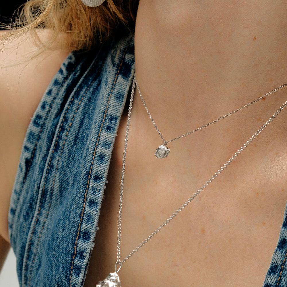 Coquilles jouet κολιέ ασημί