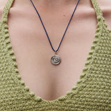 Spinning κολιέ με κορδόνι ασημί