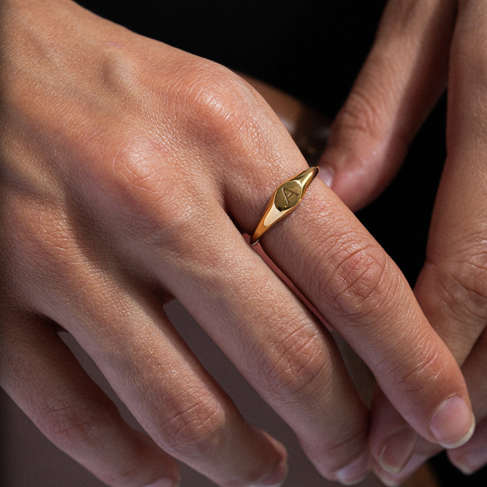 Oval δαχτυλίδι χρυσό engraved