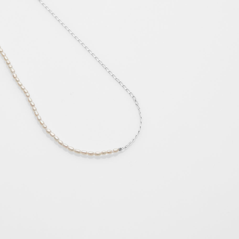 Free the Pearls half and half κολιέ ασημί